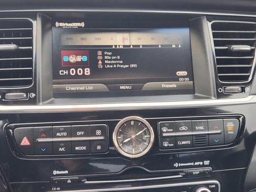 Snow White Pearl 2015 Kia K900 Premium