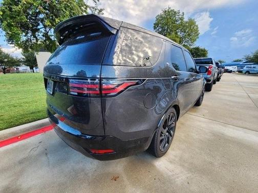 2024 Land Rover Discovery P300 Dynamic SE