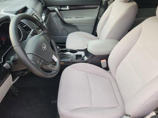 Titanium Silver 2014 Kia Sorento LX