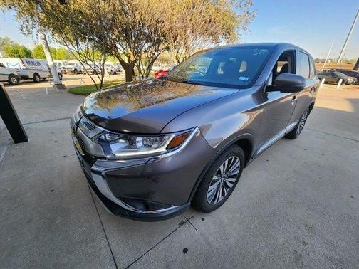 Black 2020 Mitsubishi Outlander SE