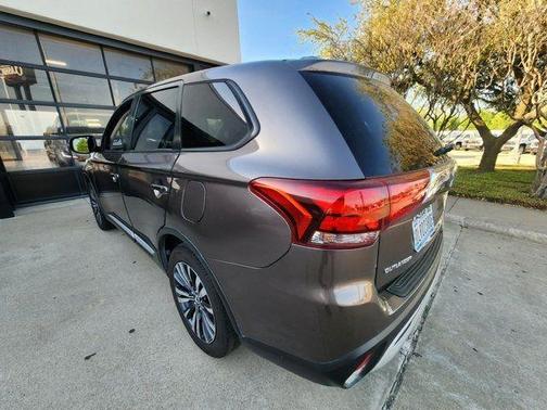 2020 Mitsubishi Outlander SE