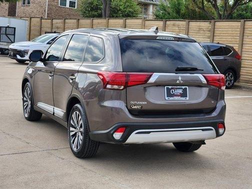Black 2020 Mitsubishi Outlander SE