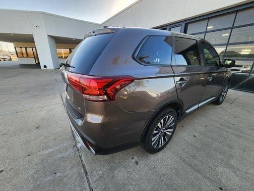 Black 2020 Mitsubishi Outlander SE