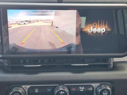 Bright White Clearcoat 2025 Jeep Gladiator Sport