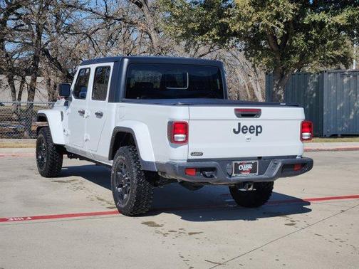 2022 Jeep Gladiator Sport