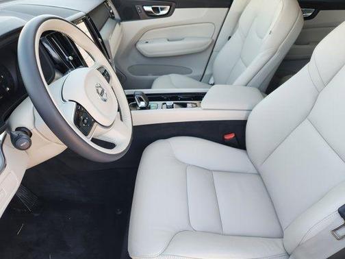 2025 Volvo XC60 B5 Core