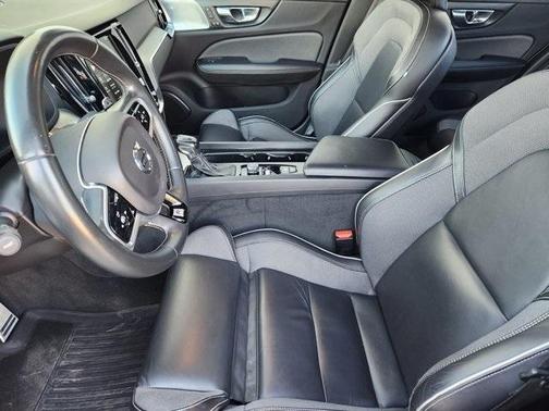 2019 Volvo S60 T6 R-Design