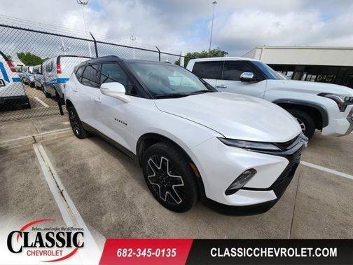 Iridescent Pearl Tricoat 2023 Chevrolet Blazer RS