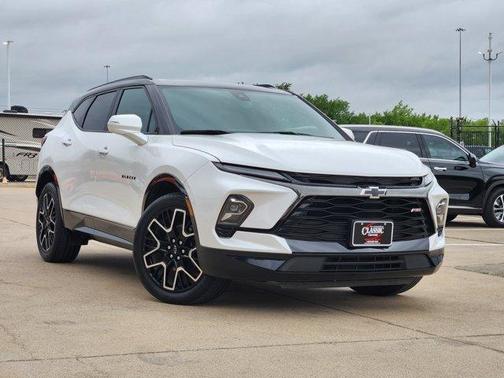 Iridescent Pearl Tricoat 2023 Chevrolet Blazer RS