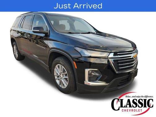 Mosaic Black Metallic 2022 Chevrolet Traverse LT Cloth