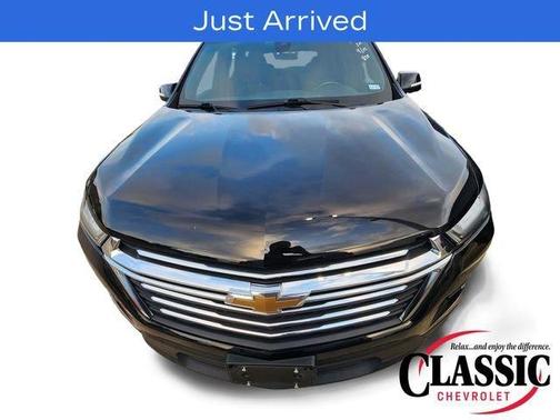 Mosaic Black Metallic 2022 Chevrolet Traverse LT Cloth