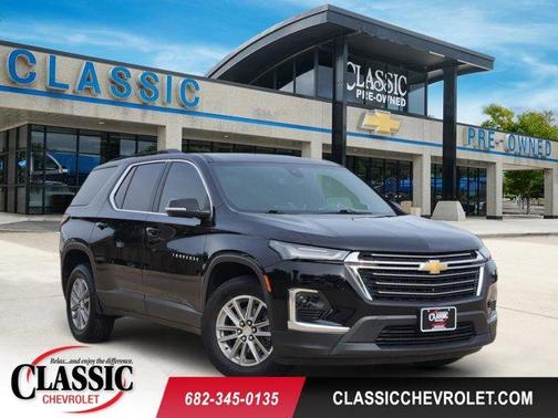 Mosaic Black Metallic 2022 Chevrolet Traverse LT Cloth