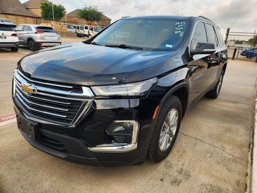 Mosaic Black Metallic 2022 Chevrolet Traverse LT Cloth
