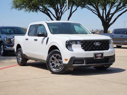 Oxford White 2025 Ford Maverick XLT