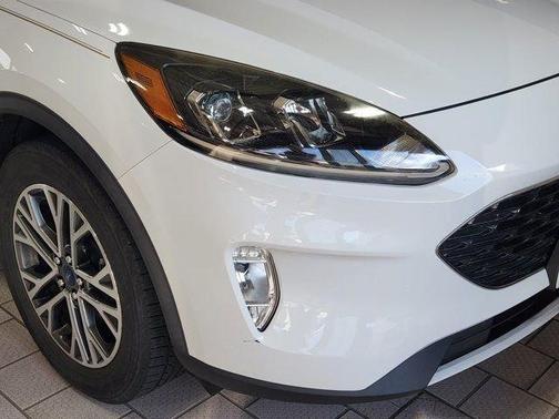 Oxford White 2020 Ford Escape SEL