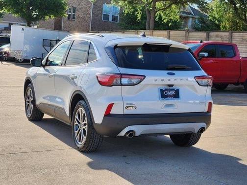 Oxford White 2020 Ford Escape SEL