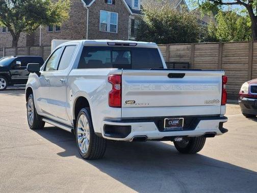 Iridescent Pearl Tricoat 2019 Chevrolet Silverado 1500 High Country