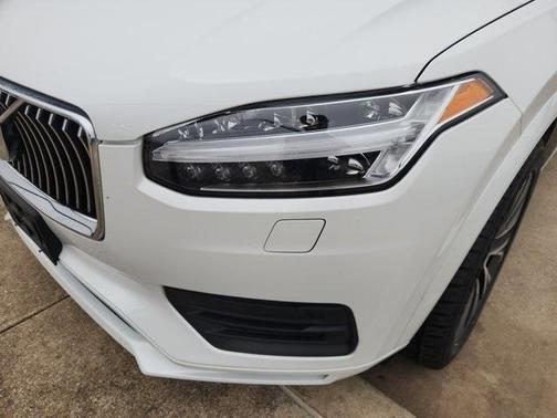 2022 Volvo XC90 T5 Momentum 7 Passenger