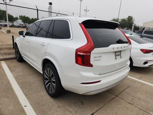 2022 Volvo XC90 T5 Momentum 7 Passenger