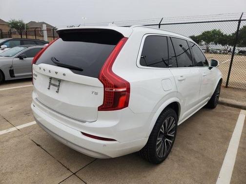 2022 Volvo XC90 T5 Momentum 7 Passenger