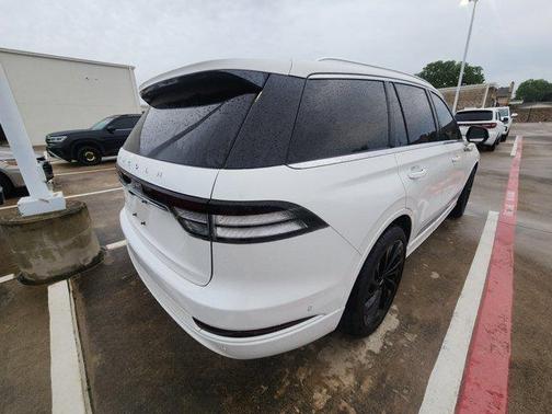 White 2021 Lincoln Aviator Reserve AWD