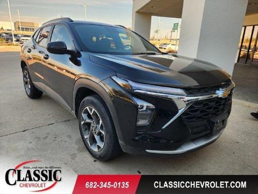 Mosaic Black Metallic 2024 Chevrolet Trax LT