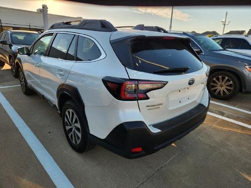 Crystal White Pearl 2025 Subaru Outback Premium