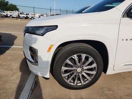 Summit White 2023 Chevrolet Traverse Premier
