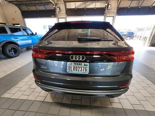 Daytona Gray Pearl Effect 2023 Audi Q8 55 Premium Plus