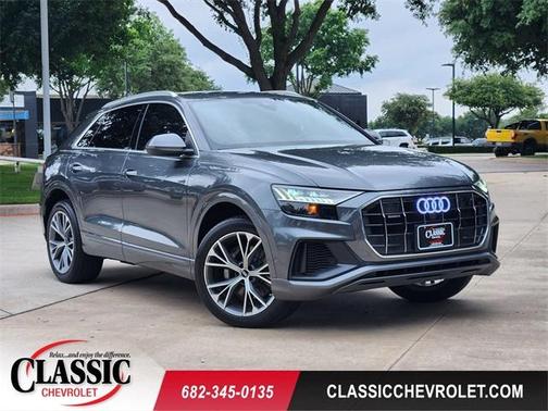 Daytona Gray Pearl Effect 2023 Audi Q8 55 Premium Plus