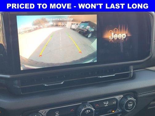 Granite Crystal Clearcoat Metallic 2025 Jeep Wrangler Rubicon