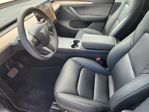 2025 Tesla Model Y Long Range