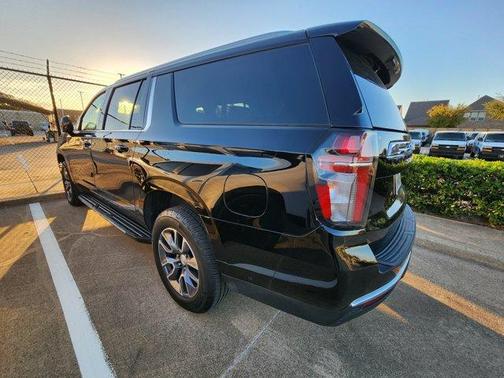 Black 2022 Chevrolet Suburban LT