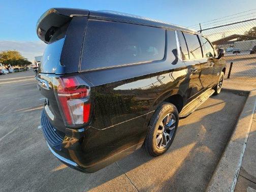 Black 2022 Chevrolet Suburban LT