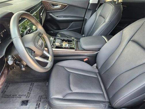 Mythos Black Metallic 2022 Audi Q8 55 Premium Plus