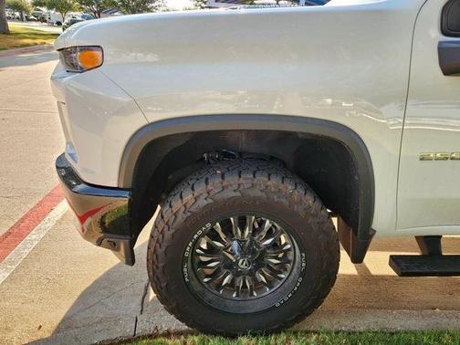 Summit White 2022 Chevrolet Silverado 2500 Custom