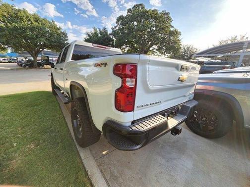 Summit White 2022 Chevrolet Silverado 2500 Custom