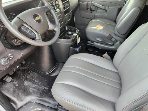 2025 Chevrolet Express 3500 Work Van