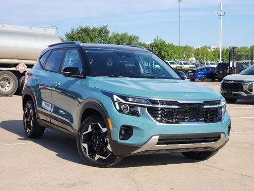 Blue / Black 2025 Kia Seltos S