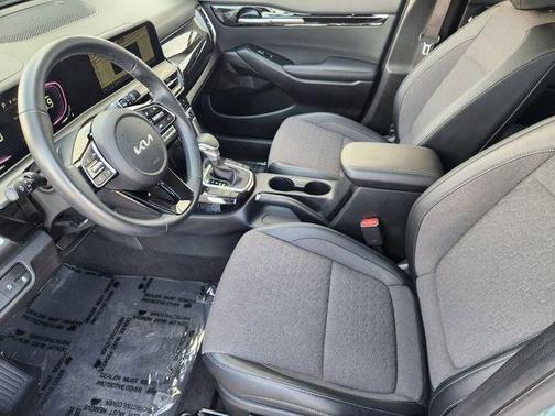 Blue / Black 2025 Kia Seltos S
