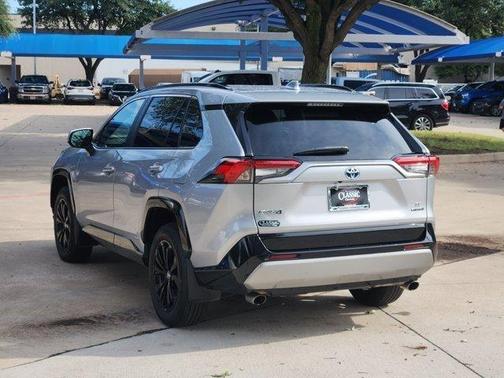 2022 Toyota RAV4 Hybrid SE