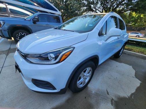 Summit White 2018 Chevrolet Trax LT