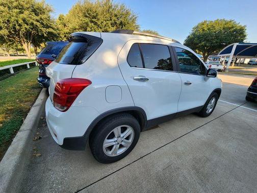 Summit White 2018 Chevrolet Trax LT