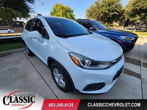 Summit White 2018 Chevrolet Trax LT