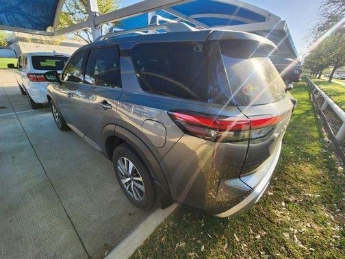 Gun Metallic 2024 Nissan Pathfinder SL