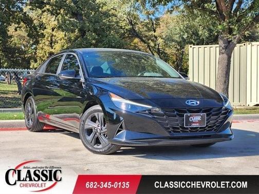 2023 Hyundai ELANTRA SEL