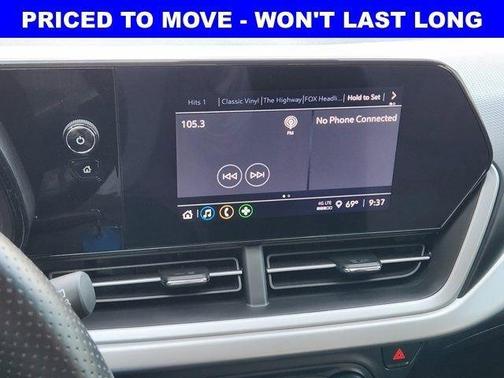 Mosaic Black Metallic 2024 Chevrolet Trax 1RS