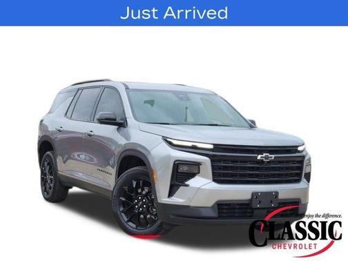 Sterling Gray Metallic 2024 Chevrolet Traverse LT