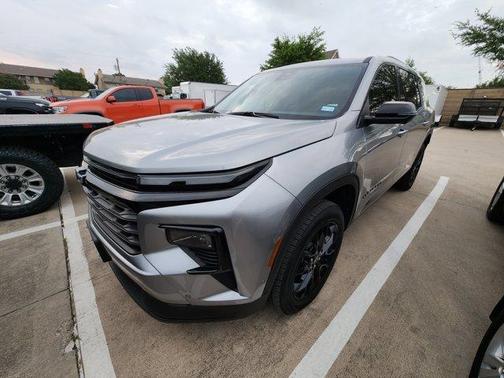 Sterling Gray Metallic 2024 Chevrolet Traverse LT