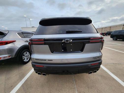 Sterling Gray Metallic 2024 Chevrolet Traverse LT